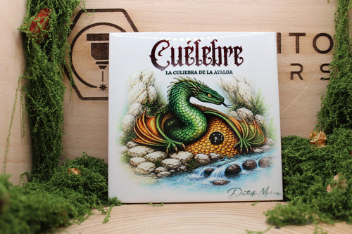 Azulejo del Cuélebre, la culiebra de la ayalga — ilustración original transferida a mano sobre cerámica, Distrito Makers
