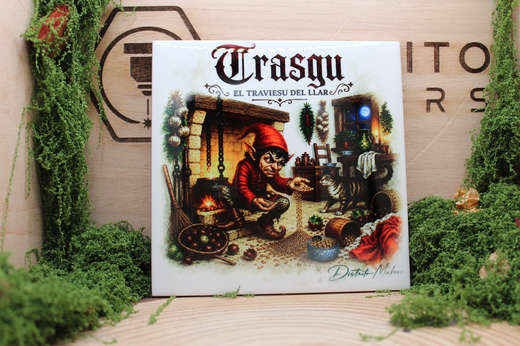 Azulejo del Trasgu, el traviesu del llar — ilustración original transferida a mano sobre cerámica, Distrito Makers

