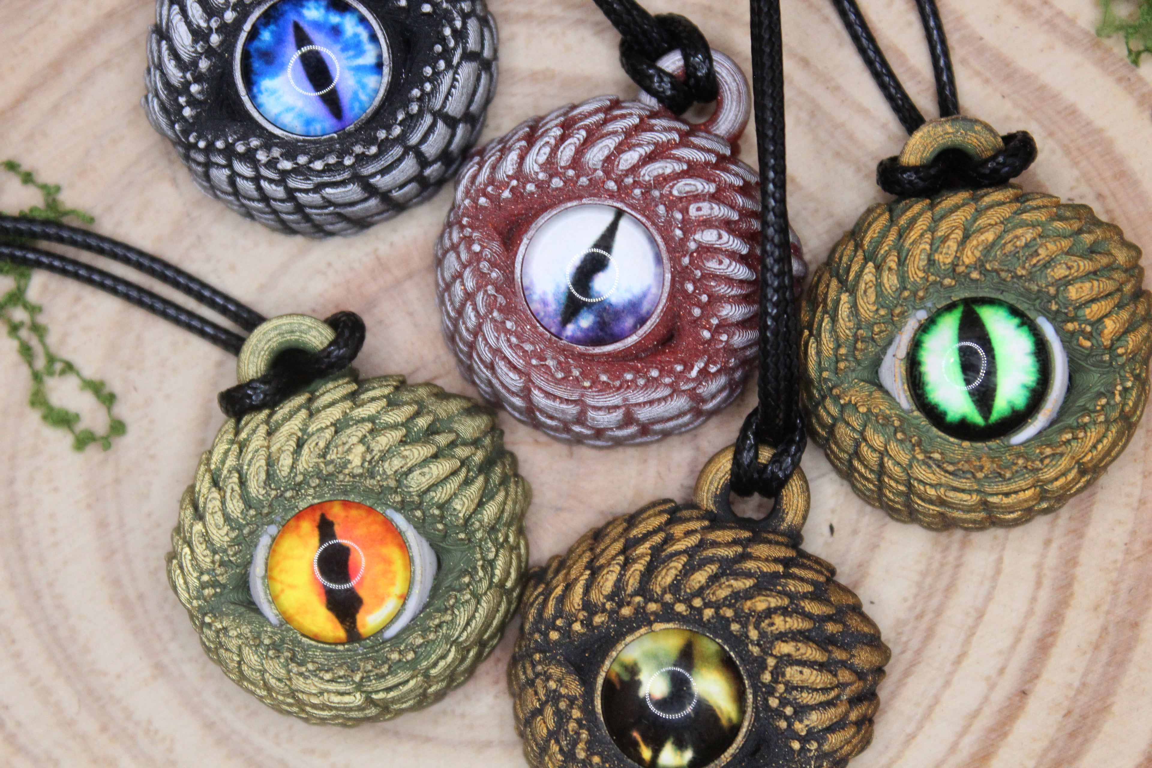 Colgante Ojo de Cuélebre — Amuleto Artesanal de Protección