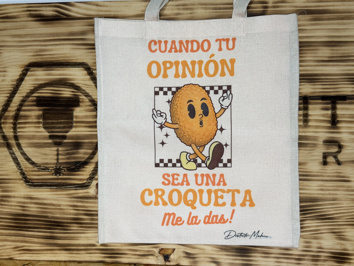 Tote bag de tela símil lino con el lema «Cuando tu opinión sea una croqueta, me lo dices» y una croqueta ilustrada con brazos y piernas