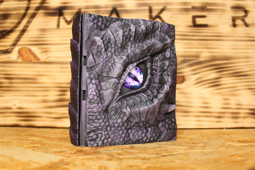 Caja secreta El Ojo del Cuélebre en morado, con un ojo de dragón morado