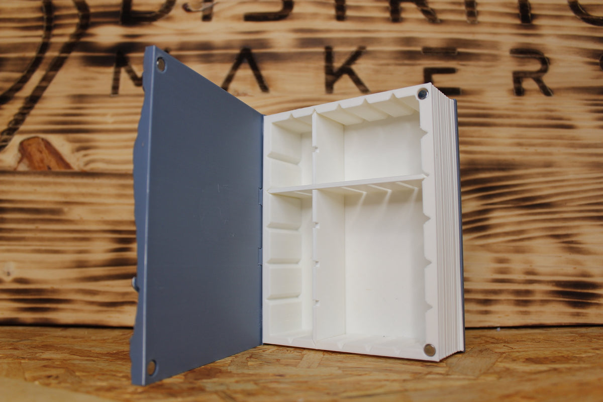 El Ojo del Cuélebre abierto, con el interior modular en blanco y los imanes del cierre